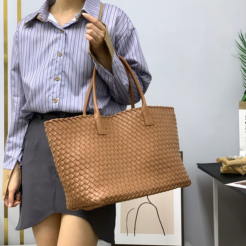 High-End Textured Woven Handbag for Women, Simple and Fashionable Hand-Held Shopping Bag, Tote Bag, Large-Capacity Commuter Bag High-End Textured Woven Handbag for Women, Simple and Fashionable Hand-Held Shopping Bag, Tote Bag, Large-Capacity Commuter Bag