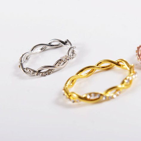 cross-border Fashion Simple Ring, Women's Eco-friendly Alloy Diamond-encrusted Twisted Bridal Ring_voghion.com