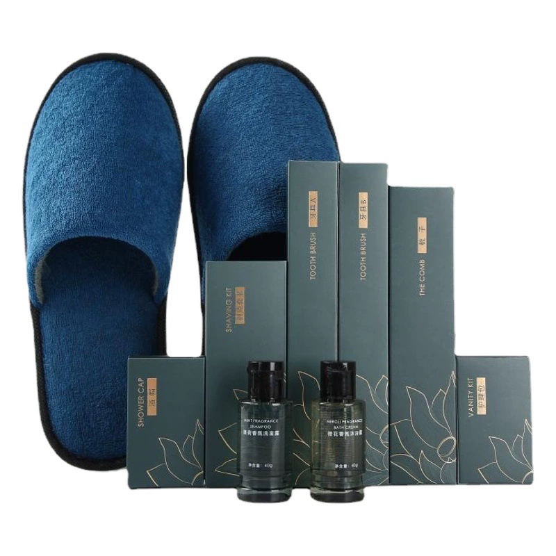 Одноразовый набор для гостиниц класса «люкс» в китайском стиле: туалетные принадлежности, зубная щетка, зубная паста, тапочки в коробке, пакеты.