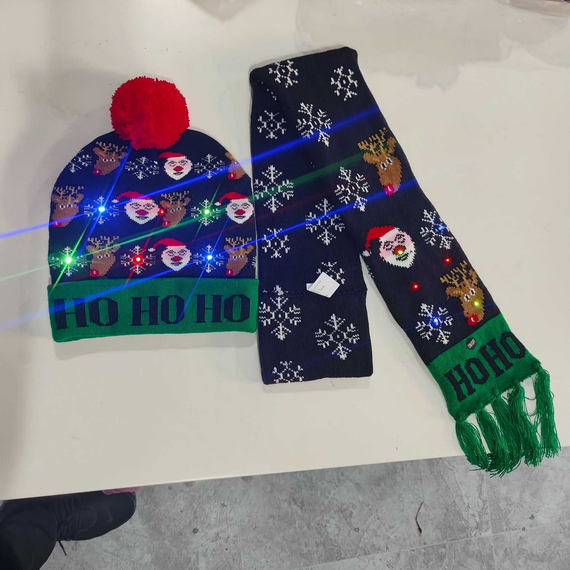 Spot árbol de Navidad sombrero bufanda con luz LED deslumbrante traje de dos piezas letras de punto animal jacquard fan bufanda