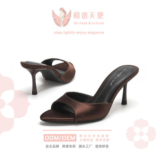 �ļ��¿�W���L���^¶ֺ��ɫ�߸�����Ů�����r�к��sһ�֎���Ь