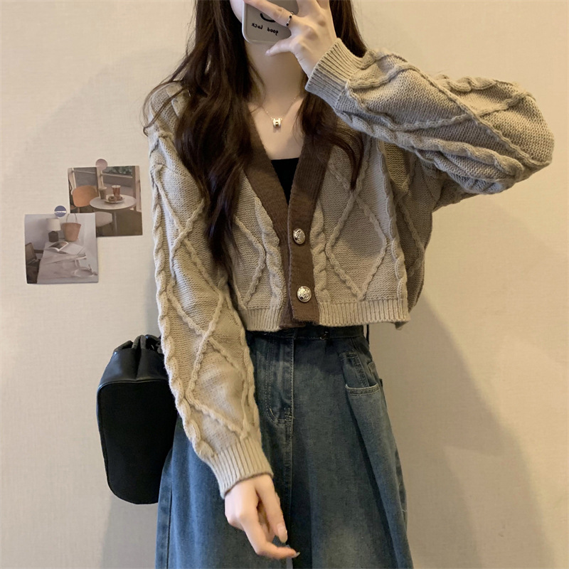 美拉德领针织开衫女早春装卡其色短款大佬毛衣外套浅色里上衣