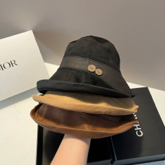 韩版时尚麂皮绒纽扣渔夫帽子女秋冬时尚休闲前长后短可卷边盆帽潮