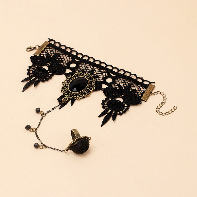Retro Palace Gothic Lolita Bracelet New Accessories Dark Lace Bracelet display picture 2