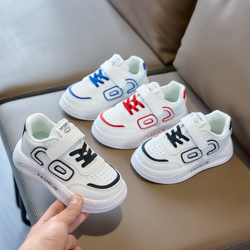 2026 nuevos zapatos blancos para niños comercio exterior zapatos deportivos para niños con suela suave zapatos de skate casuales para niños zapatos de estudiantes