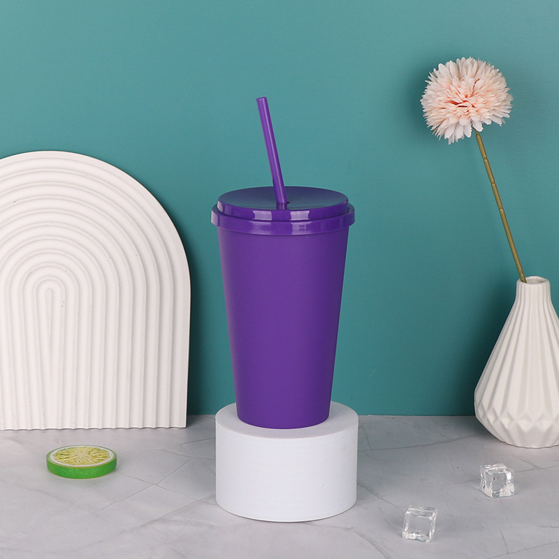 Caramelo transfronterizo red de color rojo ventas calientes sin borde taza de paja de plástico americano con tapa taza de paja taza de agua mayorista