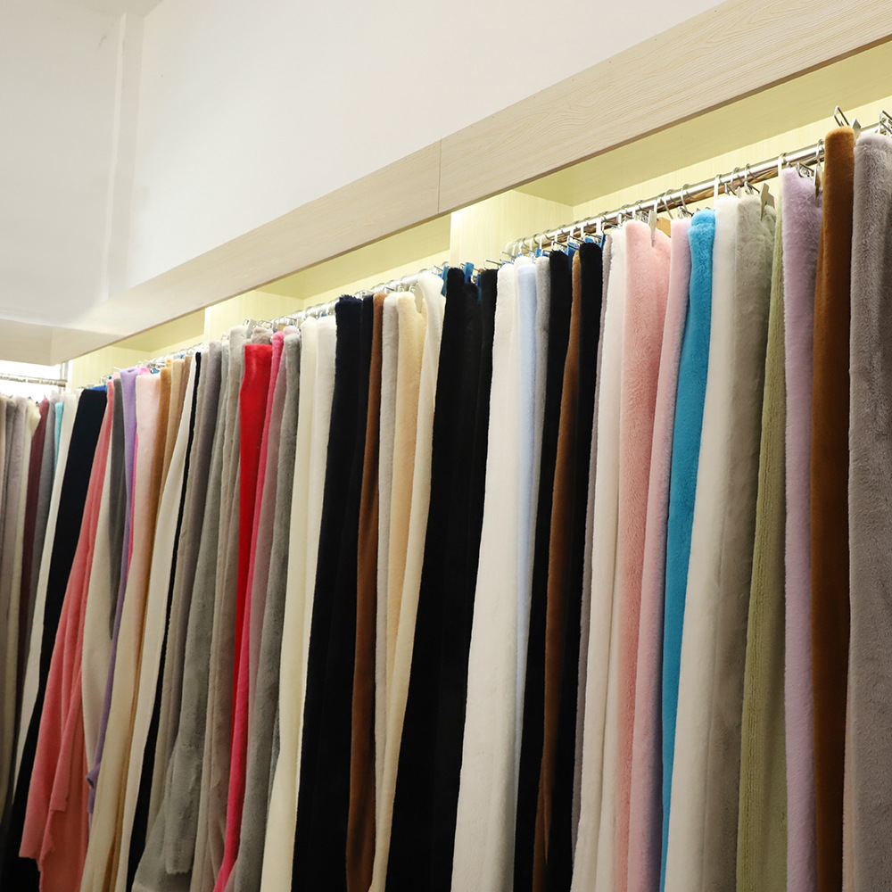 厂家批发仿兔毛绒面料 居家棉服面料床上用品绒布 家纺玩具面料