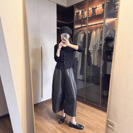 Trendy and Stylish Black Vegetable-Tanned Sheepskin Leather Pants for Women, 2025 New Style, Loose Fit, Slimming, Versatile, Straight-Leg, Cropped Wide-Leg Pants Trendy and Stylish Black Vegetable-Tanned Sheepskin Leather Pants for Women, 2025 New Style, Loose Fit, Slimming, Versatile, Straight-Leg, Cropped Wide-Leg Pants