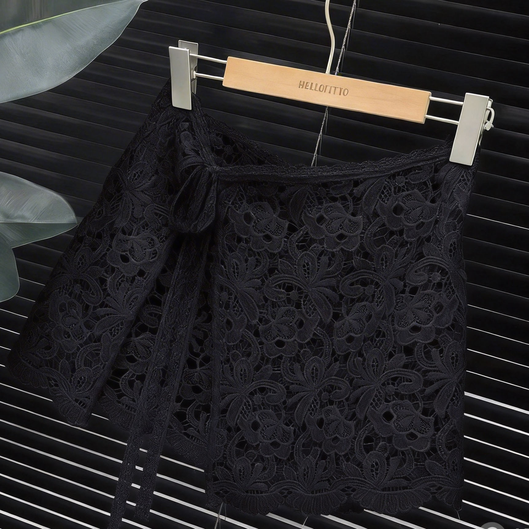 High-end water-soluble lace layered skirt with a flared hem, flattering and slimming, suitable for all seasons.