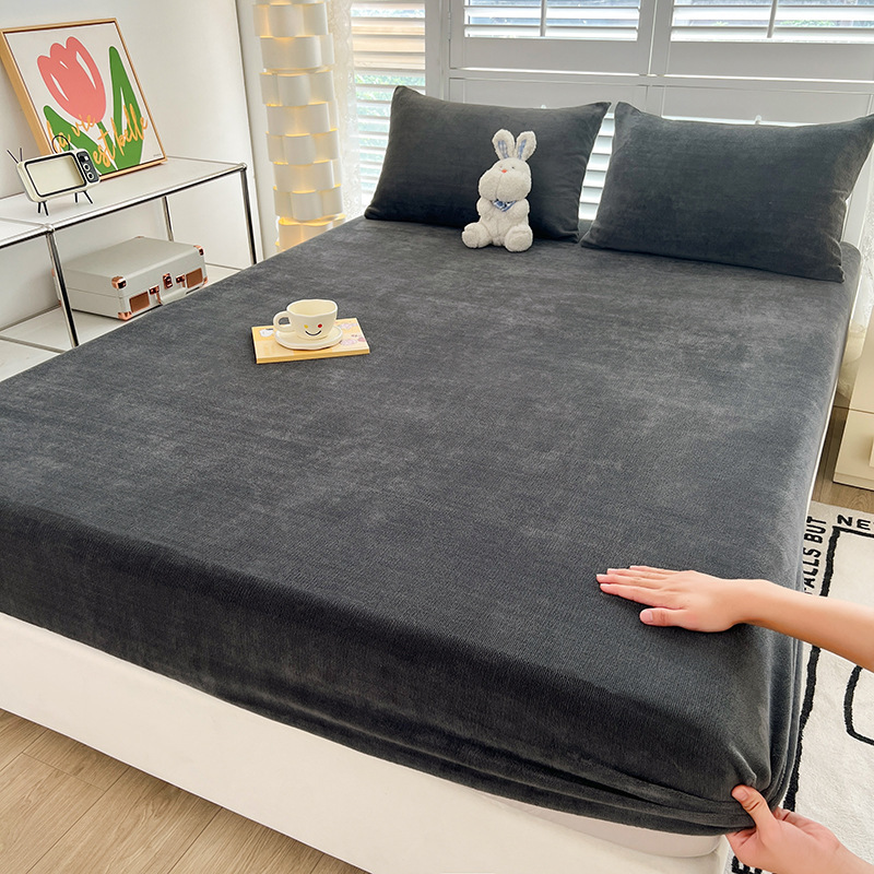 Winter Thickened Mattress Cover Protective Set, Three-Piece Baby Anti-Slip Double Bed Skin-Friendly Milk Velvet Fitted Sheet