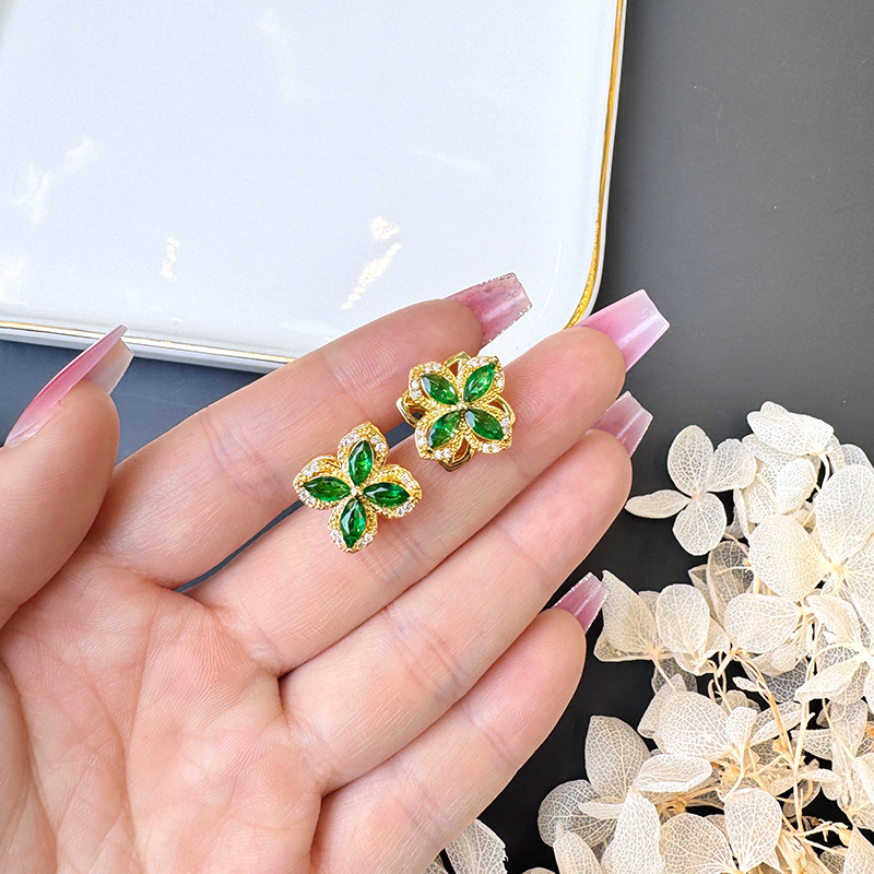 Collar de tetrahedra de oro vietnamita anillo de oro imitación esmeralda set de joyería de diamante pequeño libro rojo explosión