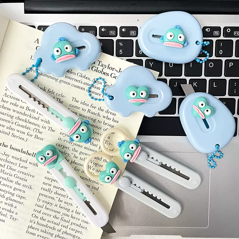 可爱丑鱼美工刀学生拆快递开箱刀便携手工锋利小刀学生手账裁纸刀