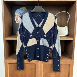 拼色萎形格纹V领羊绒开衫