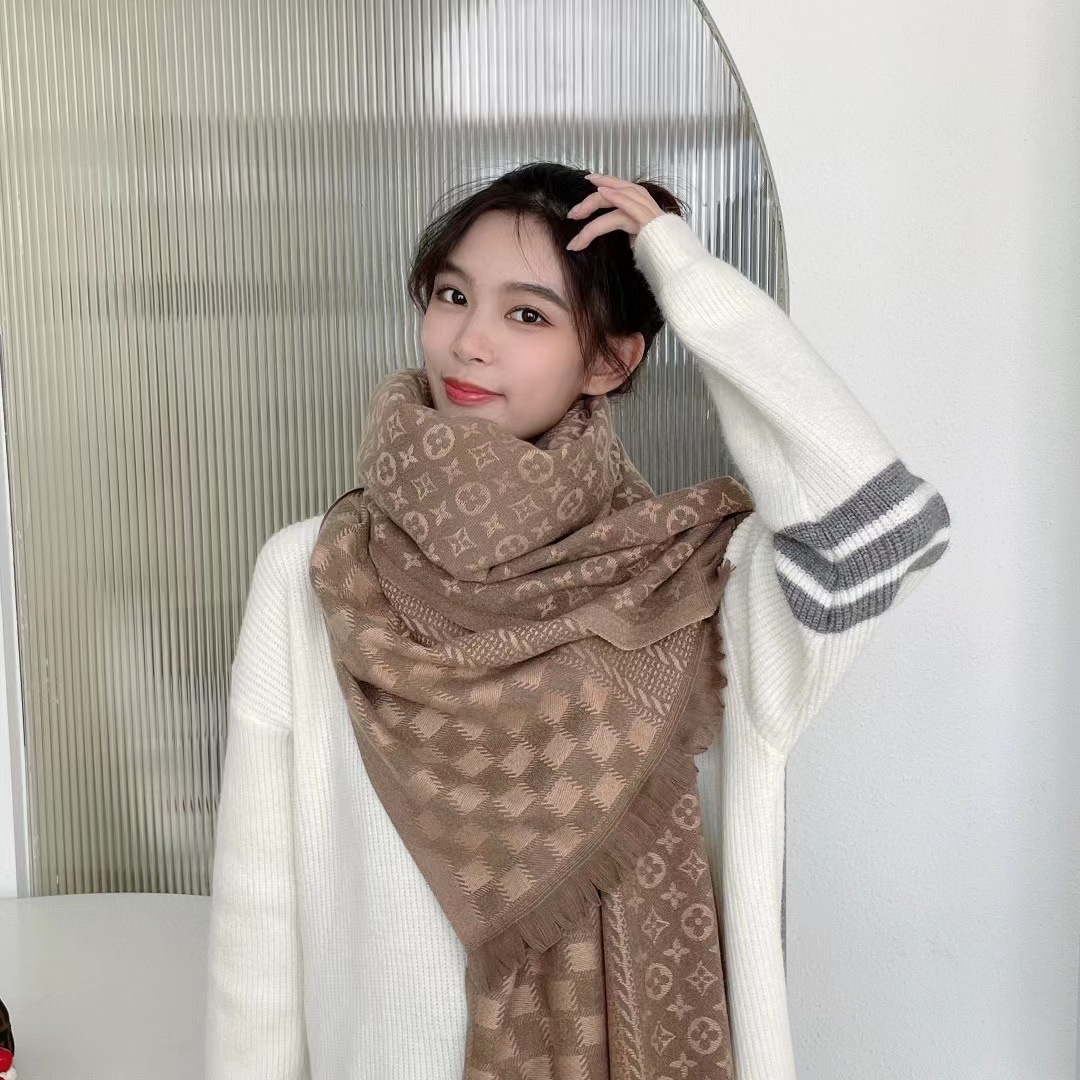 네잎 클로버 스티치 카멜 컬러