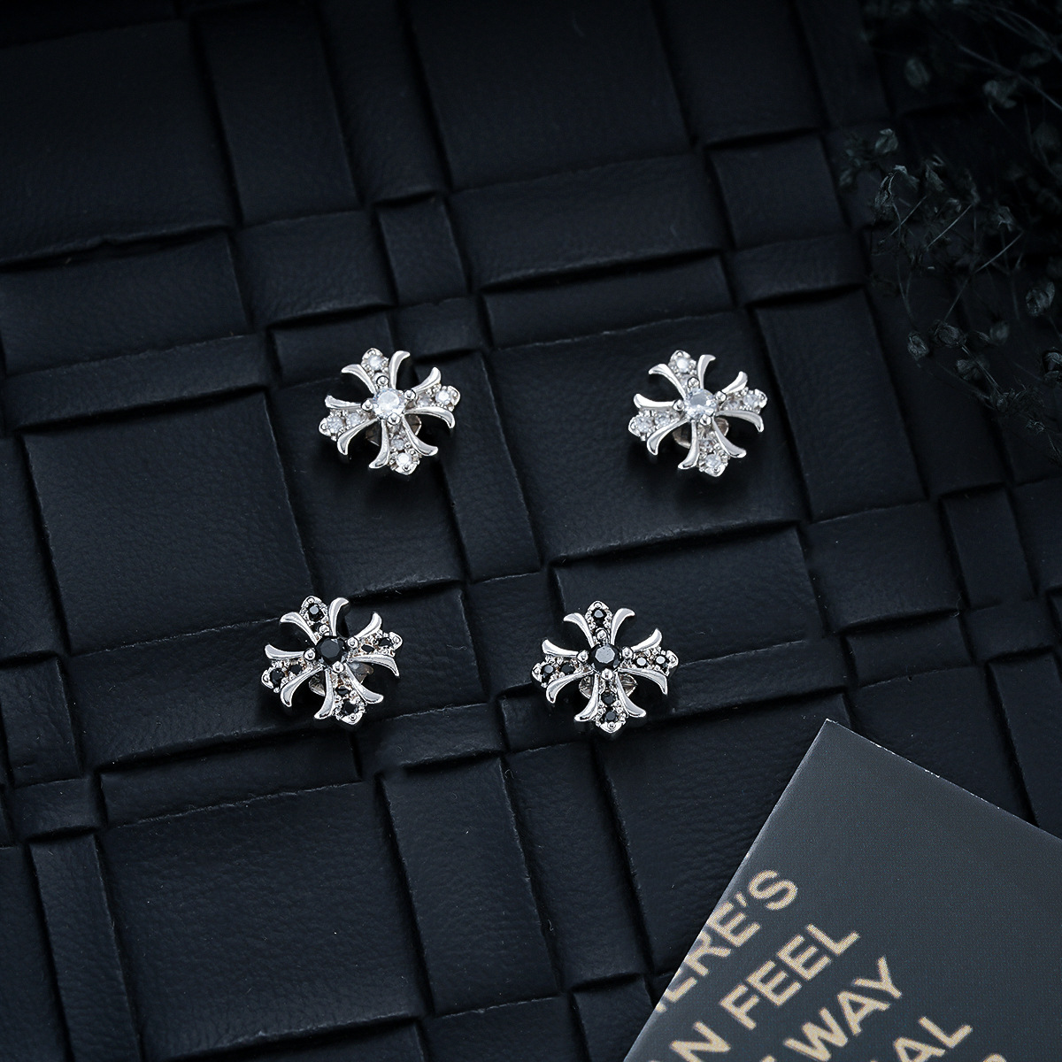 Retro Cross Zircon Full Diamond Magnetic Ear Clips for Men and Women, Unique Minimalist Style, Niche Light Luxury Ear Jewelry Wholesale
