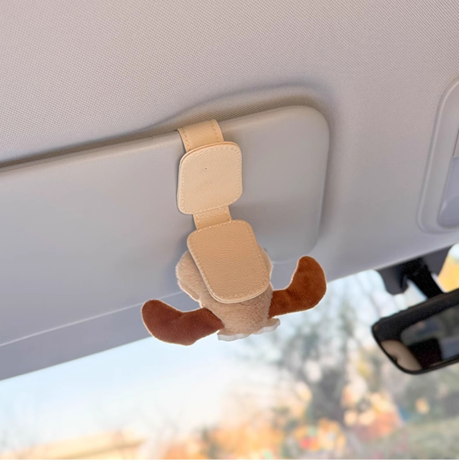 Car-Mounted Glasses Clip for Use in the Car, Sunglasses Holder, Sun Visor Magnetic Clip, Cute Decorative Accessory for Women