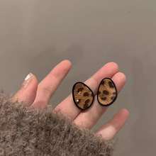 秋冬款独特不规则豹纹耳环轻奢高级感耳钉女复古椭圆豆豆耳钉批发