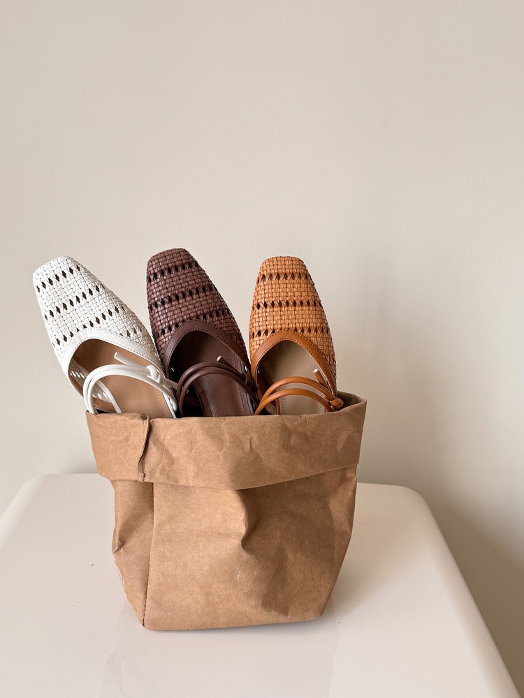 Dép sandal nữ da cừu mũi vuông gót thấp quai chữ V phối màu — màu nâu, Màu cà phê đậm, màu trắng ngà chi tiết 30