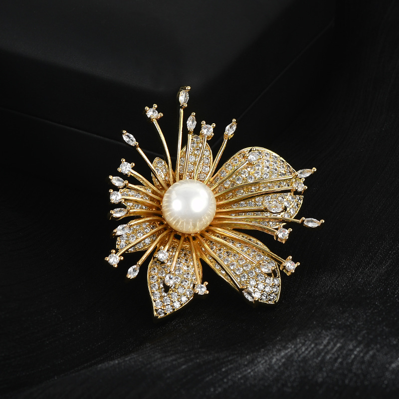 Perla Zircon flor broche de moda lujo ligero alto sentido de pin nicho sentido de diseño universal trajes accesorios al por mayor