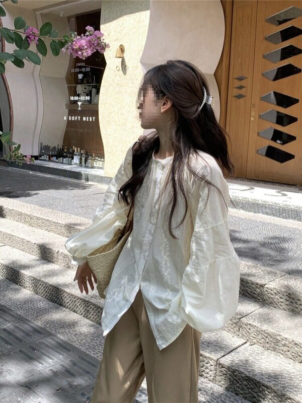 Retro French Lace Embroidered Shirt for Women, Unique Design, Short Front and Long Back, Loose and Lazy Style, Spring and Autumn Top Retro French Lace Embroidered Shirt for Women, Unique Design, Short Front and Long Back, Loose and Lazy Style, Spring and Autumn Top