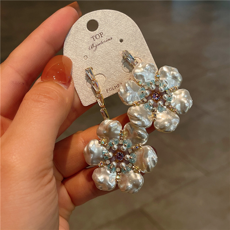 Wholesale Jewelry Vintage Style Exaggerated Flower Metal Zircon Inlay Drop Earrings display picture 2