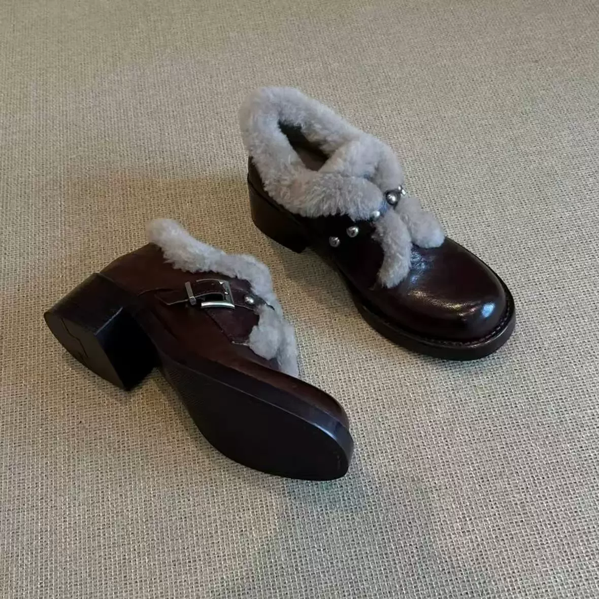 秋冬新款真羊皮复古英伦风圆头百搭厚底单鞋女气质粗跟毛毛小皮鞋