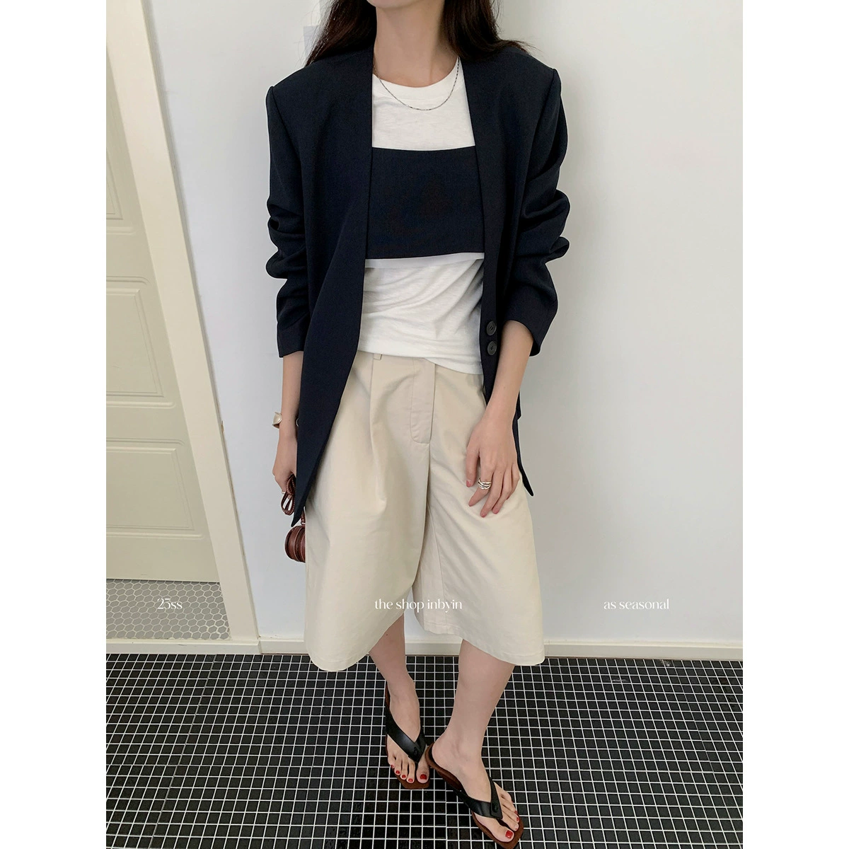 Yi Eun Oinbyin Корейская линия носит пиджак с v-образным вырезом