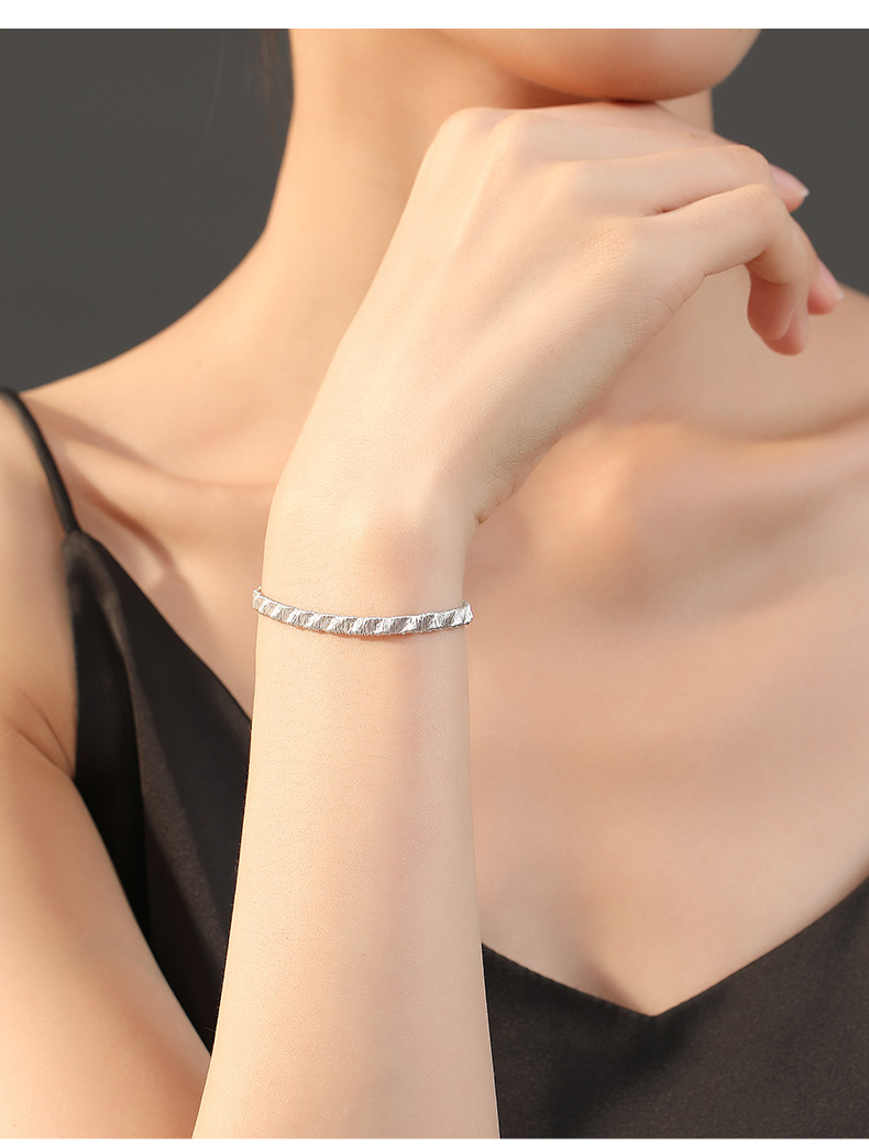 Embossed S925 Sterling Silver Bracelet With Brushed Finish_voghion.com