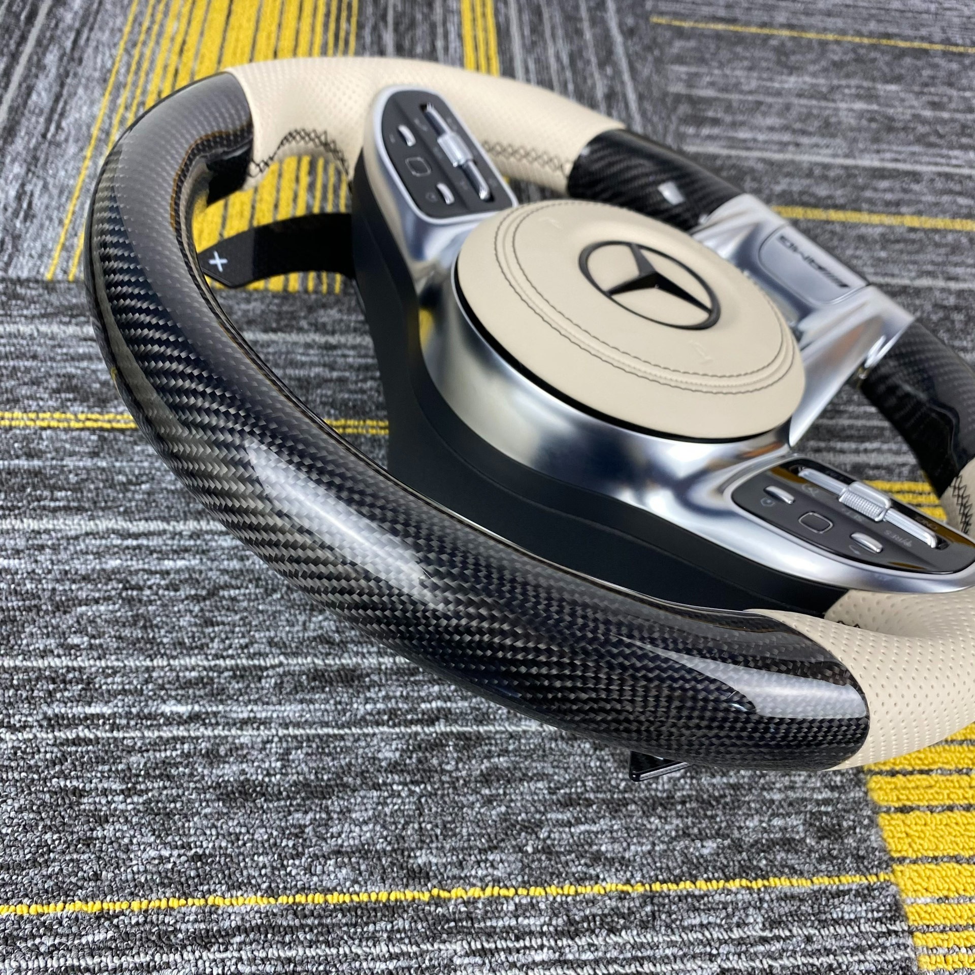Suitable for Mercedes-Benz A, C, S, G, E-Class, GLE, GLC260, GLS300, E30, old models modified to new models, AMG carbon fiber steering wheel assembly