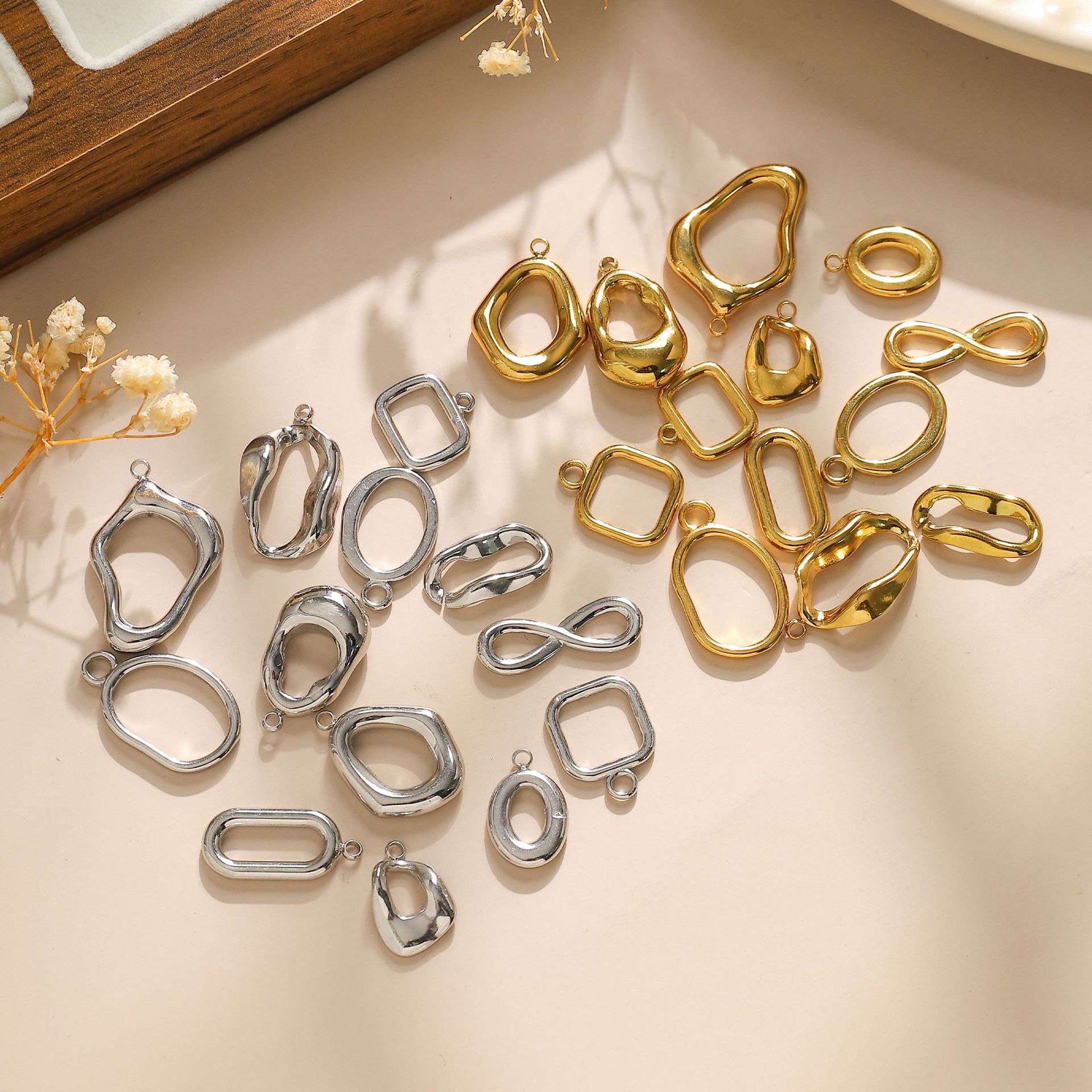 1 Piece Quantity 304 Stainless Steel Material 1 Piece 304 Stainless Steel Geometric Pendant