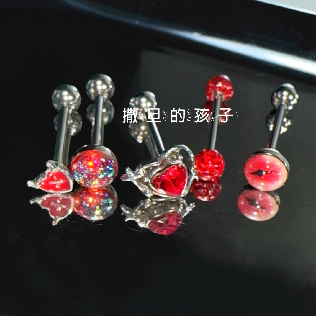 16G labret stud size and finish detail
