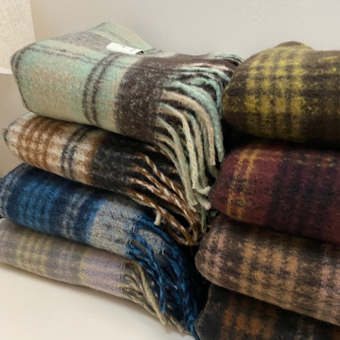 Écharpe pour femme en hiver 2024, nouvelle écharpe chaude épaisse à pompon à carreaux coréens haut de gamme, châle à double usage_voghion.com