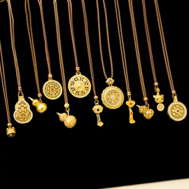 项链;耳环;手链