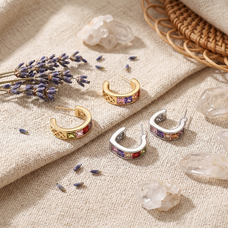 Taina Europa y los Estados Unidos fábrica de acero inoxidable transfronteriza directa venta caliente aretes de diamantes de color geométricos moda aretes de diamantes al por mayor