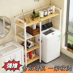 洗濯機の棚が床に落ちているトイレのローラーの上に収納棚のベランダがあります。