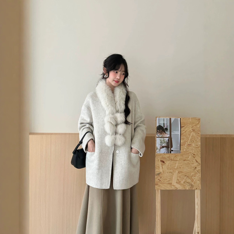 Fox Fur Collar Double-Sided Wool Coat for Women, Mid-Length, Stylish, Slimming, Elegant, Fashionable Woolen Outerwear Fox Fur Collar Double-Sided Wool Coat for Women, Mid-Length, Stylish, Slimming, Elegant, Fashionable Woolen Outerwear