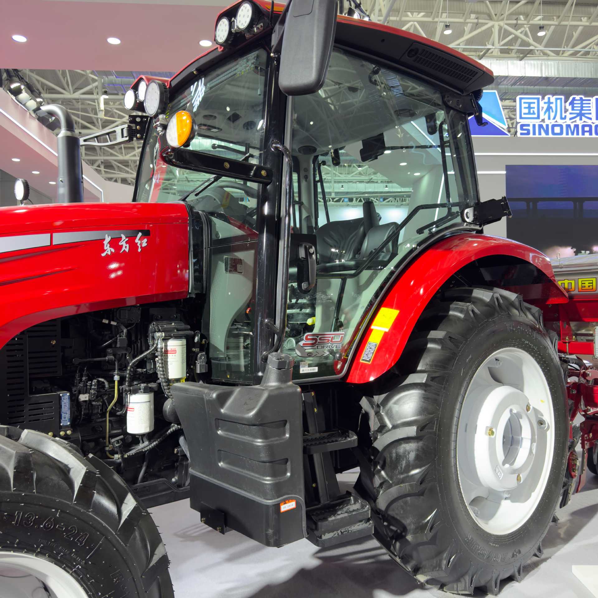 Dongfanghong LY1204 tractor de tracción en cuatro ruedas diesel gran máquina agrícola rotativa multifunción
