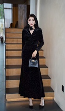 新款大码女装 高档时尚V领亮片收腰连衣裙 宽松大版长裙