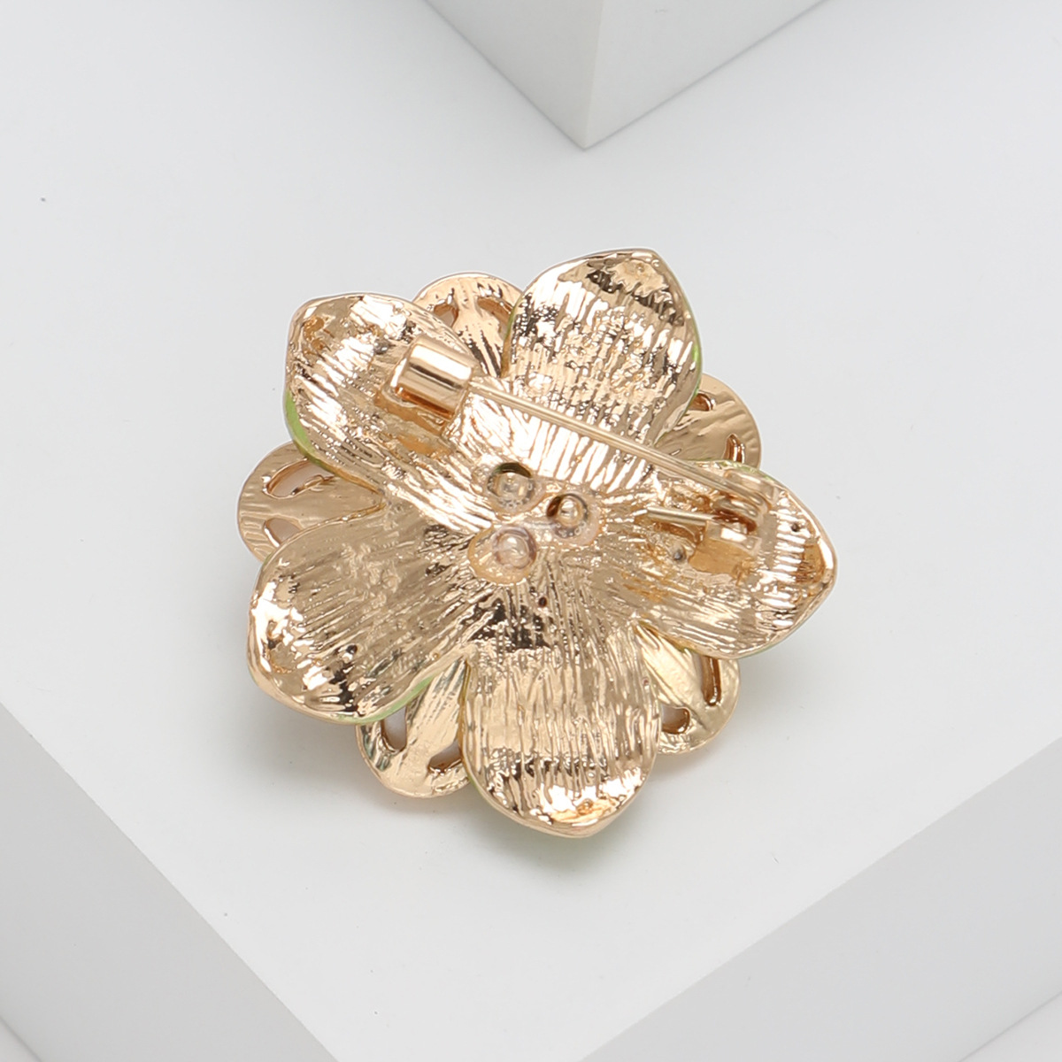 Korean Style Exquisite Simple Enamel Oil Dropping Camellia Brooch Alloy ins Style Jewelry Elegant Fashion Dress Pin