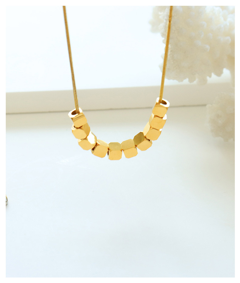 Einfacher Schmuck Titanstahl 18k Vergoldet Dreidimensionale Quadratische Halskette display picture 4