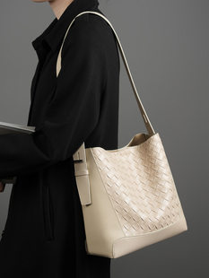 Capacious leather woven one-shoulder bag, phone bag, genuine leather