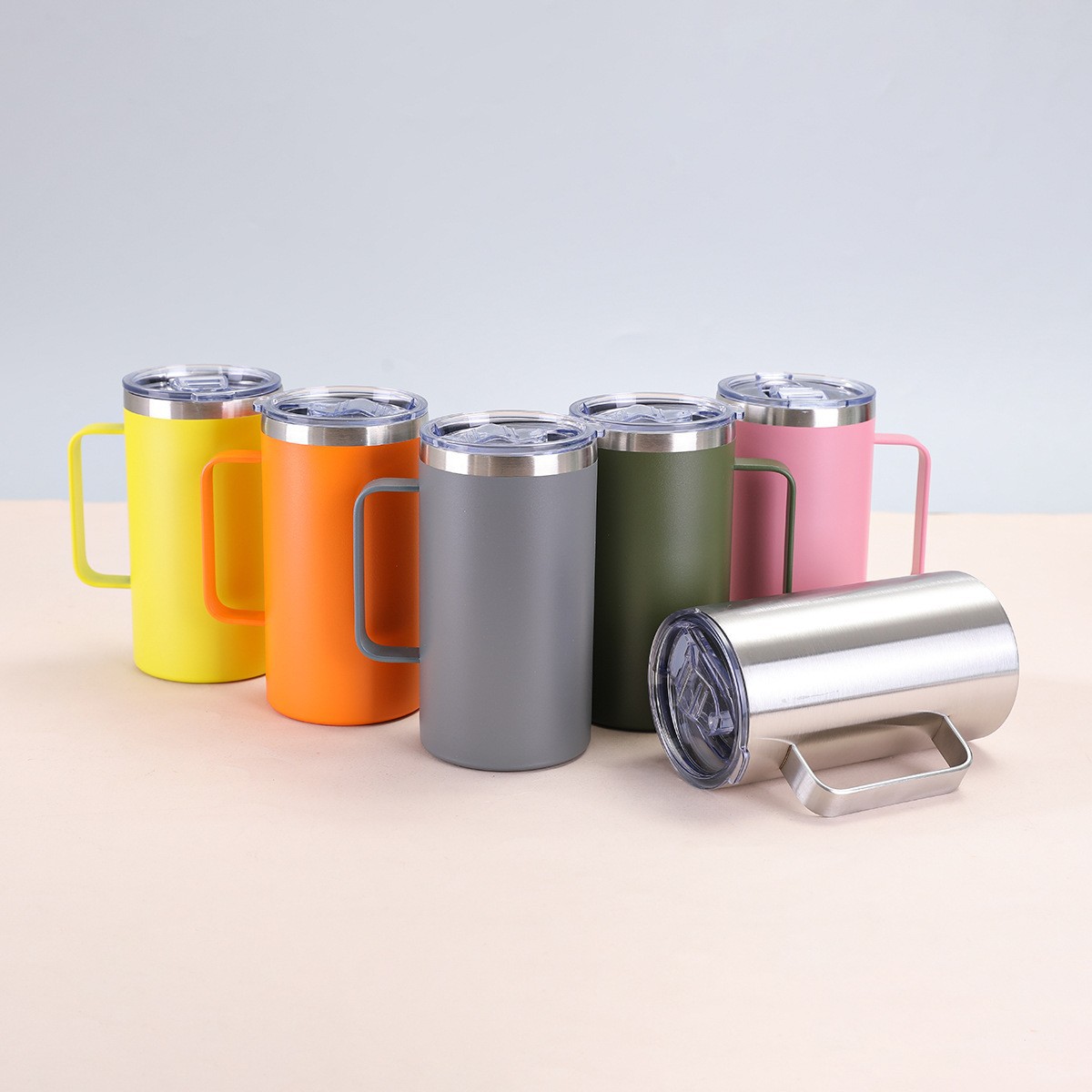 Taza térmica de acero inoxidable para exportación, taza de café pequeña portátil para coche con asa, taza sencilla de 20 oz con acabado pintado con aerosol.