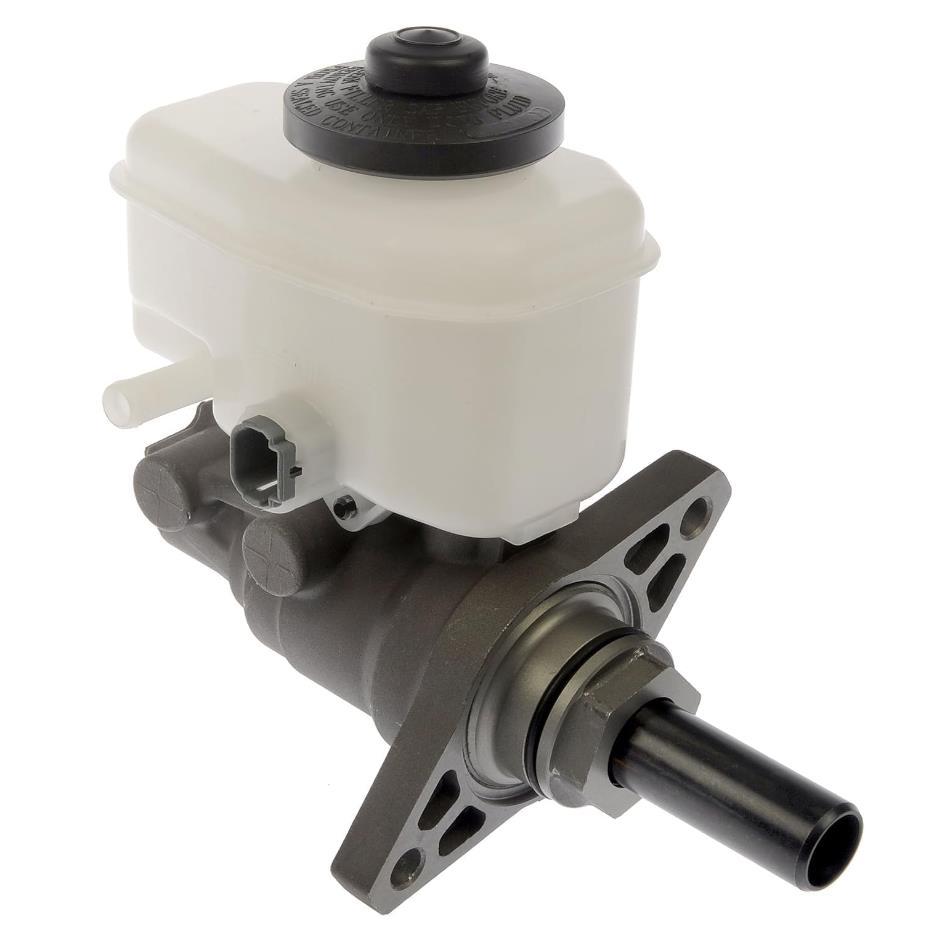 47028-04030 M630478 applicable to Toyota Tacoma brake master cylinder