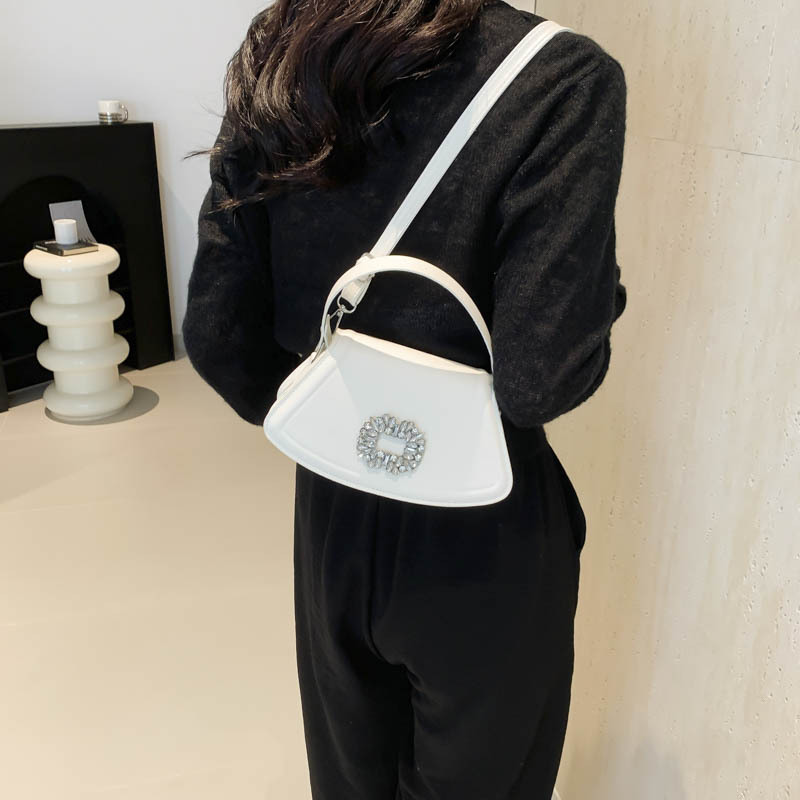 Bolsa pequeña para mujeres 2024 verano nuevo estilo de belleza de un solo hombro estilo de tendencia de textura exterior de color sólido bolso de asiento bolso