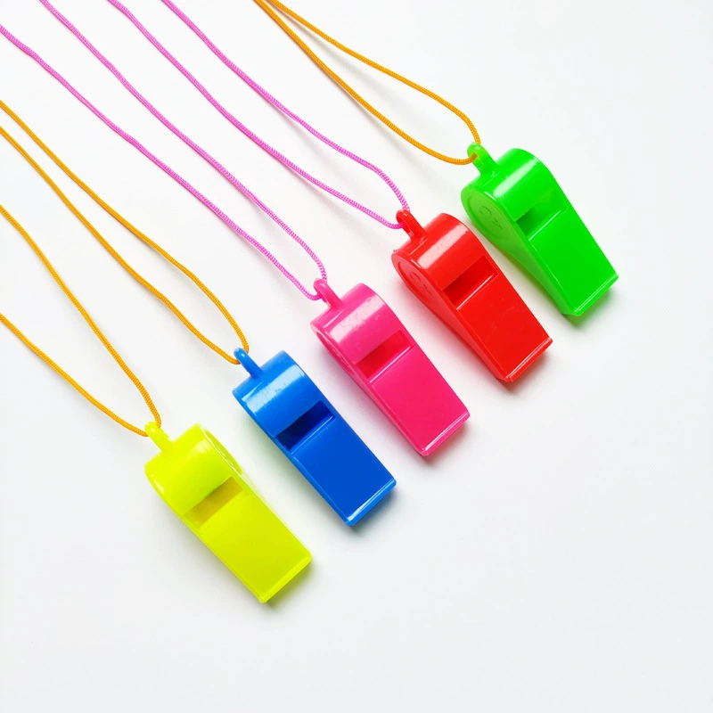 Стойки игрушки оптом цветные детские игрушки свисток вечеринка подбадривает пластиковый свисток Кубок мира по футболу