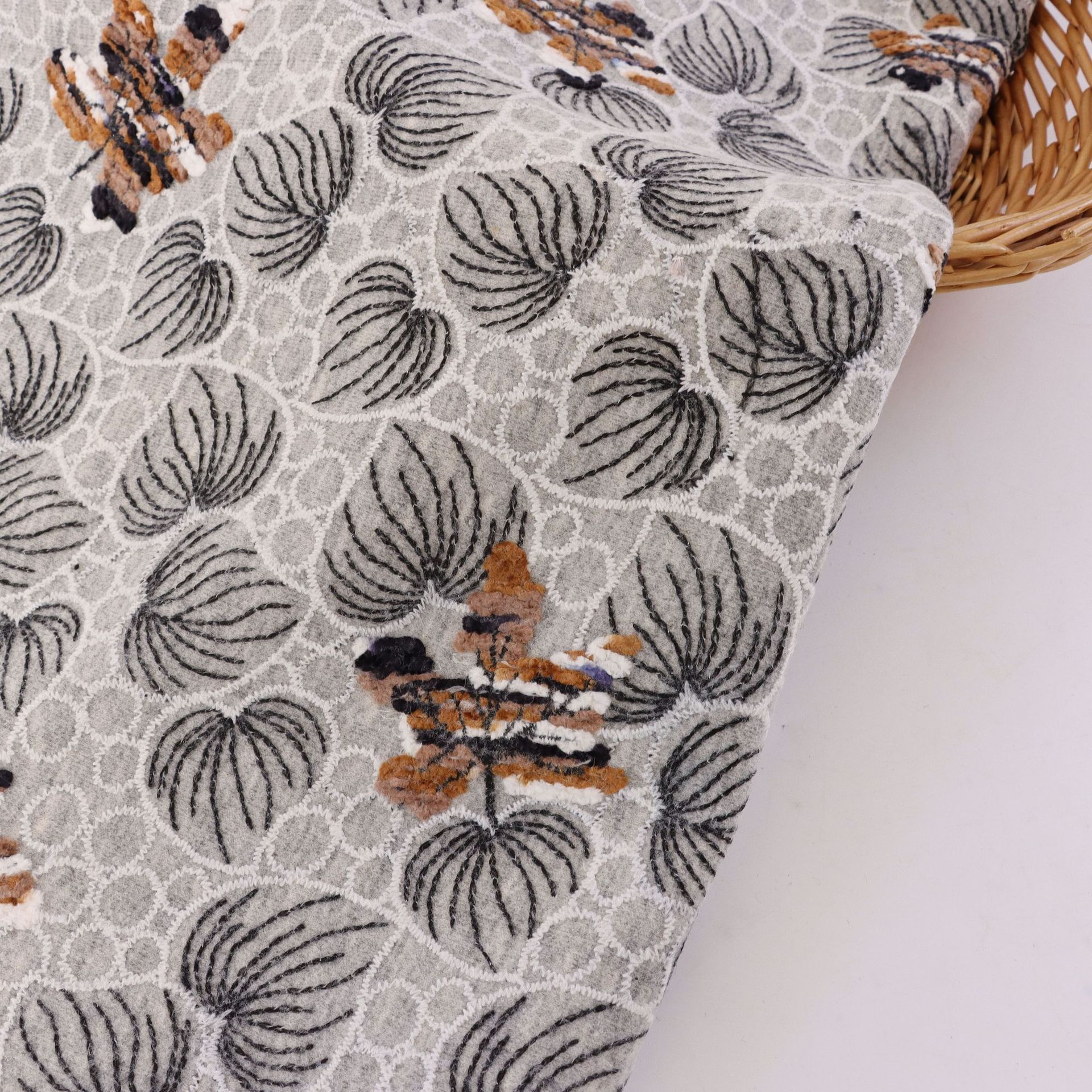 直销 秋冬刺绣 枫叶国风旗袍大衣布料 多工艺服装面料 绍兴 批发