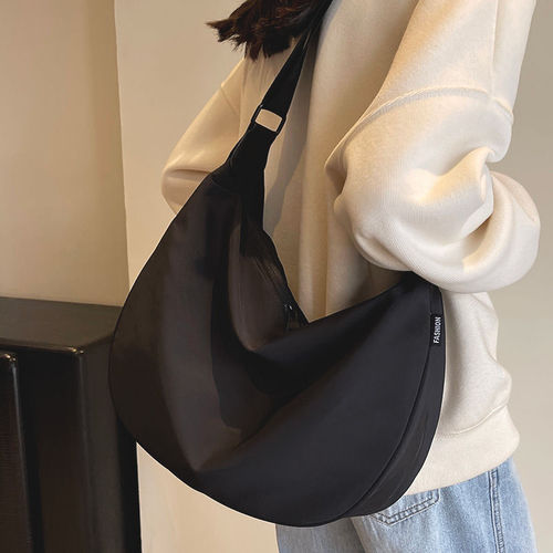 Waterproof Oxford cloth large capacity dumpling bag crossbody bag for women, niche new versatile casual sports single shoulder bag trendy