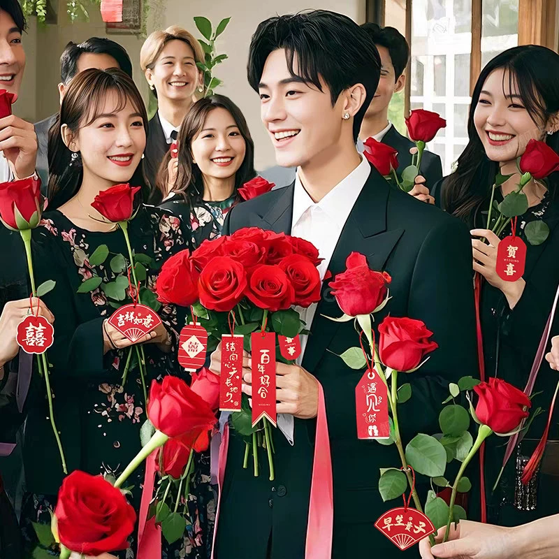 Реквизит для свадебных фотографий, имитация букета роз, жених подбирает невесту, халат невесты, помолвочный букет.