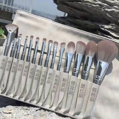 初心者の化粧ブラシセットを見たばかりです。