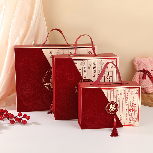 Retro festive classic handheld gift box